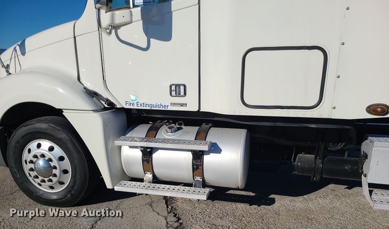 image for item DR7837 2010 Freightliner Columbia  semi truck