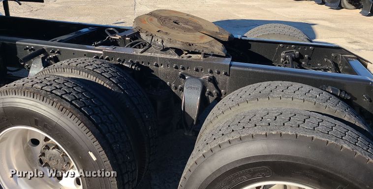 image for item DR7837 2010 Freightliner Columbia  semi truck