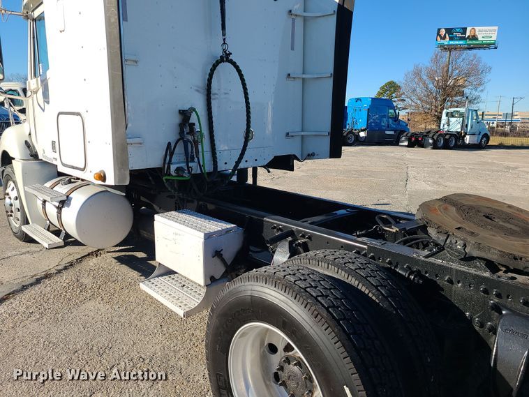 image for item DR7837 2010 Freightliner Columbia  semi truck