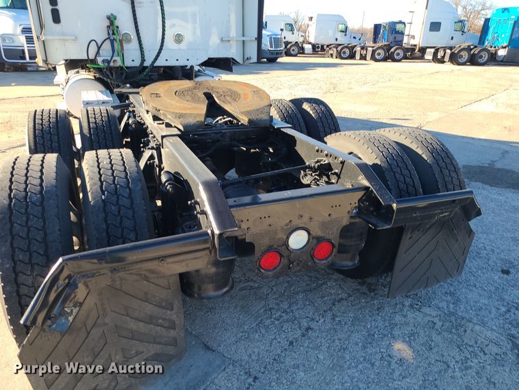 image for item DR7837 2010 Freightliner Columbia  semi truck