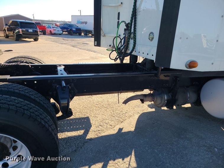 image for item DR7837 2010 Freightliner Columbia  semi truck