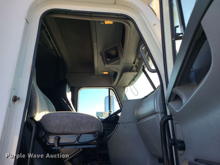 image for item DR7837 2010 Freightliner Columbia  semi truck