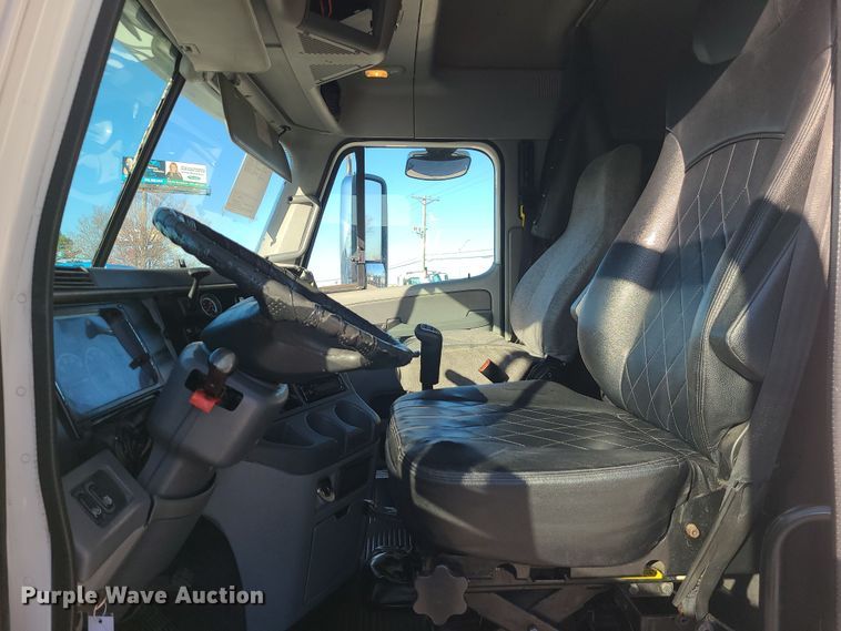 image for item DR7837 2010 Freightliner Columbia  semi truck