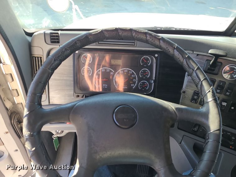 image for item DR7837 2010 Freightliner Columbia  semi truck