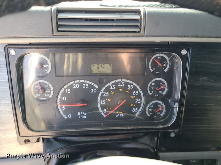 image for item DR7837 2010 Freightliner Columbia  semi truck