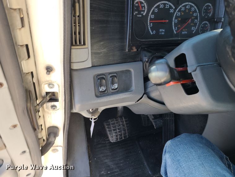 image for item DR7837 2010 Freightliner Columbia  semi truck