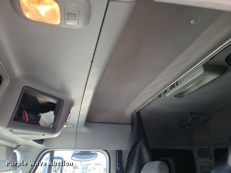 image for item DR7837 2010 Freightliner Columbia  semi truck