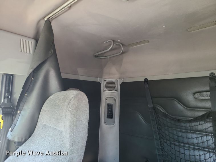 image for item DR7837 2010 Freightliner Columbia  semi truck