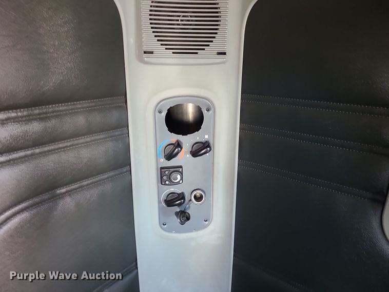 image for item DR7837 2010 Freightliner Columbia  semi truck