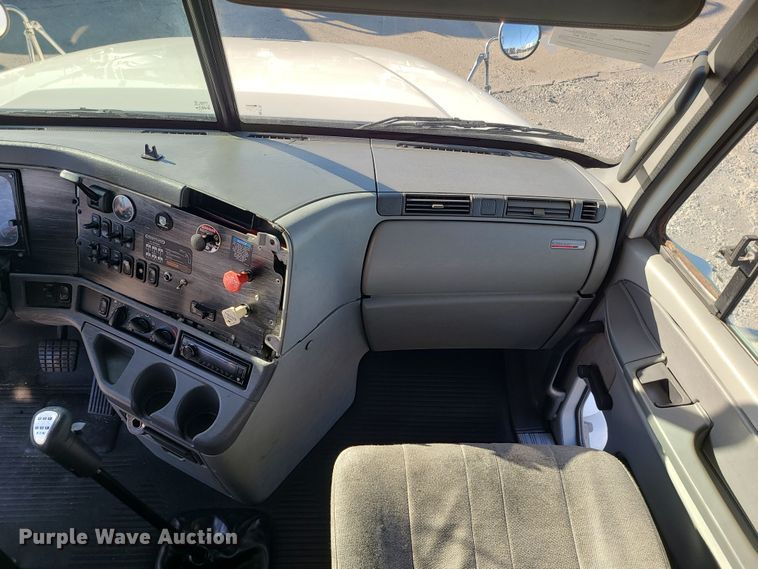 image for item DR7837 2010 Freightliner Columbia  semi truck