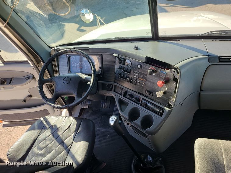 image for item DR7837 2010 Freightliner Columbia  semi truck