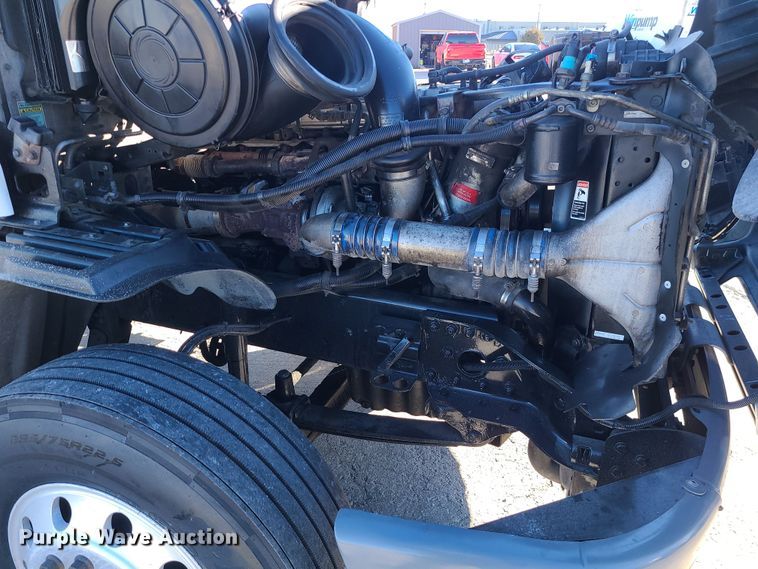 image for item DR7837 2010 Freightliner Columbia  semi truck