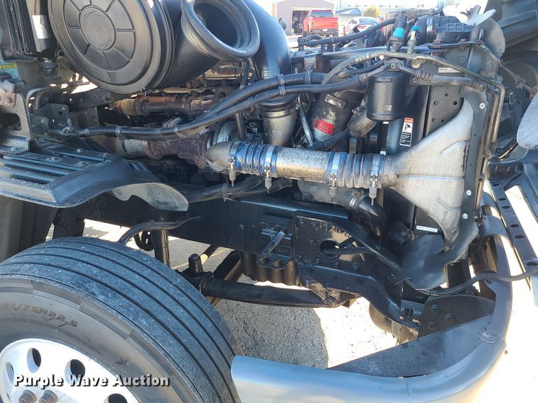 image for item DR7837 2010 Freightliner Columbia  semi truck