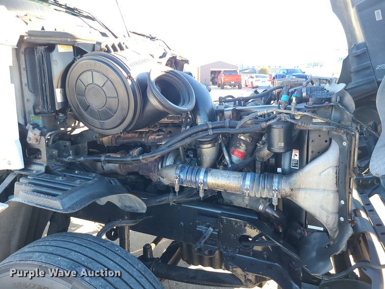 image for item DR7837 2010 Freightliner Columbia  semi truck