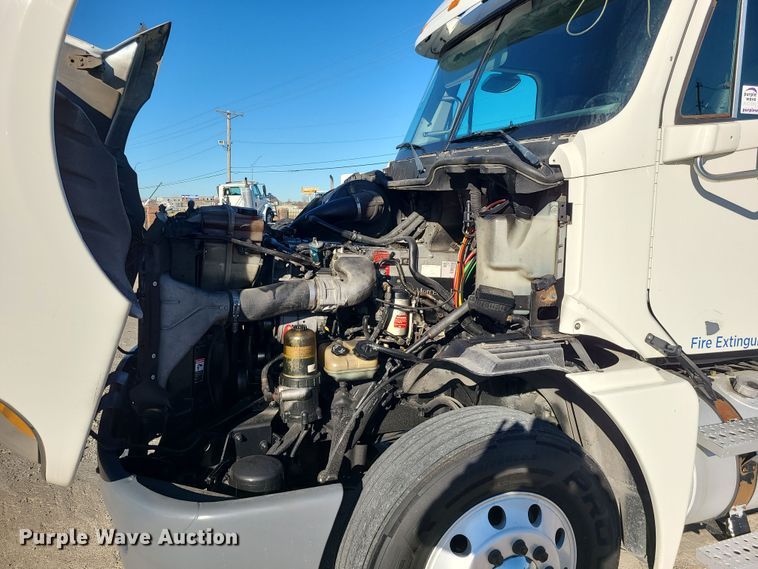 image for item DR7837 2010 Freightliner Columbia  semi truck