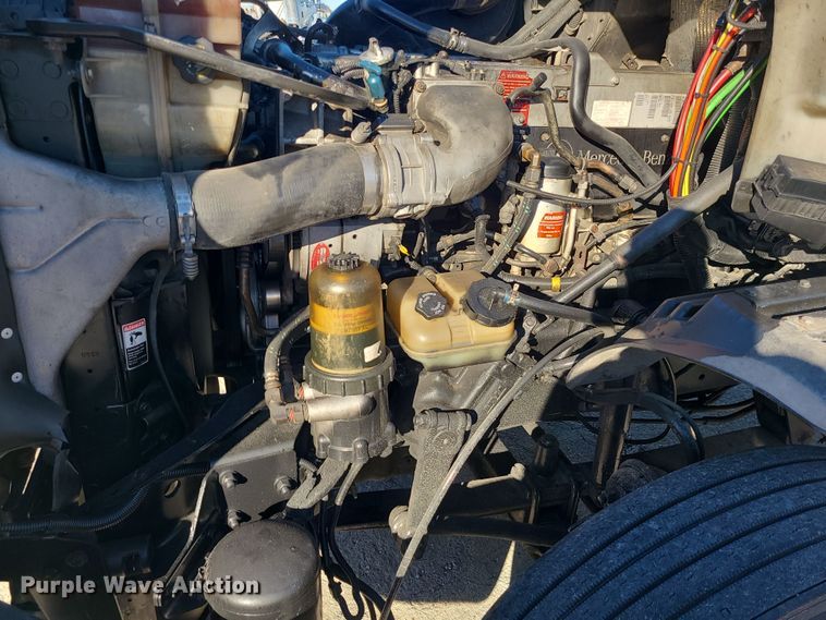 image for item DR7837 2010 Freightliner Columbia  semi truck