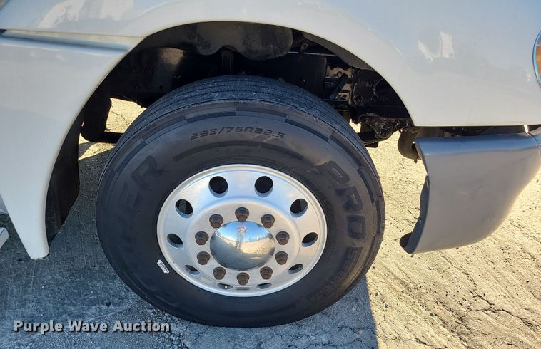 image for item DR7837 2010 Freightliner Columbia  semi truck