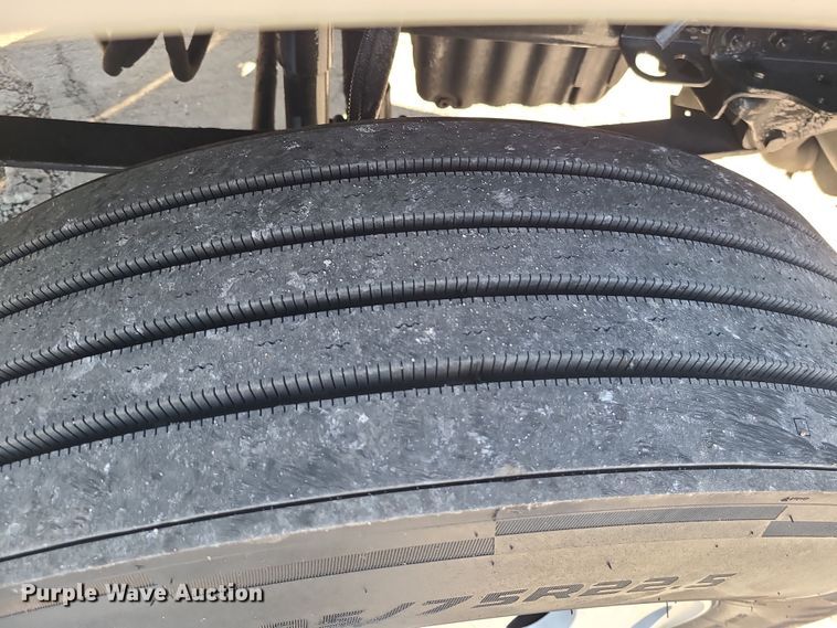 image for item DR7837 2010 Freightliner Columbia  semi truck