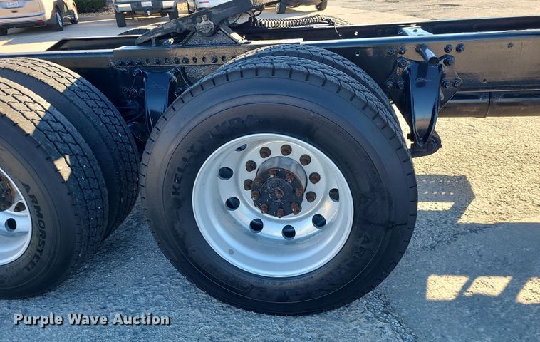 image for item DR7837 2010 Freightliner Columbia  semi truck