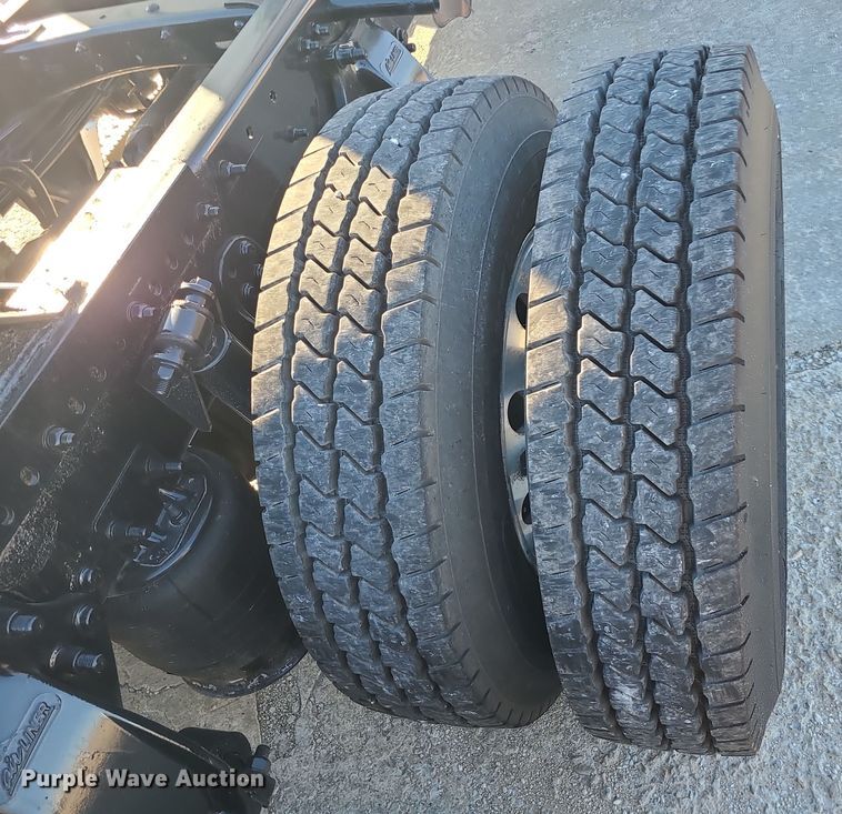 image for item DR7837 2010 Freightliner Columbia  semi truck