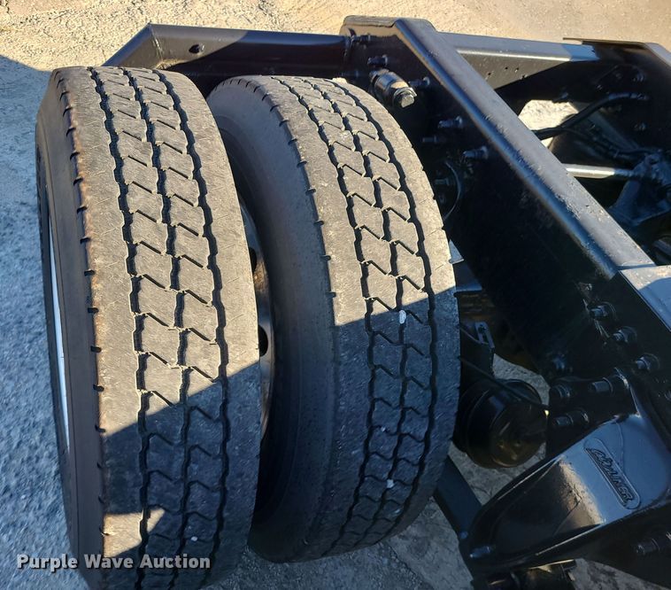 image for item DR7837 2010 Freightliner Columbia  semi truck