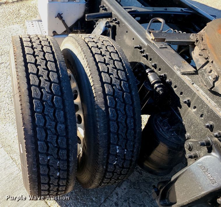 image for item DR7837 2010 Freightliner Columbia  semi truck