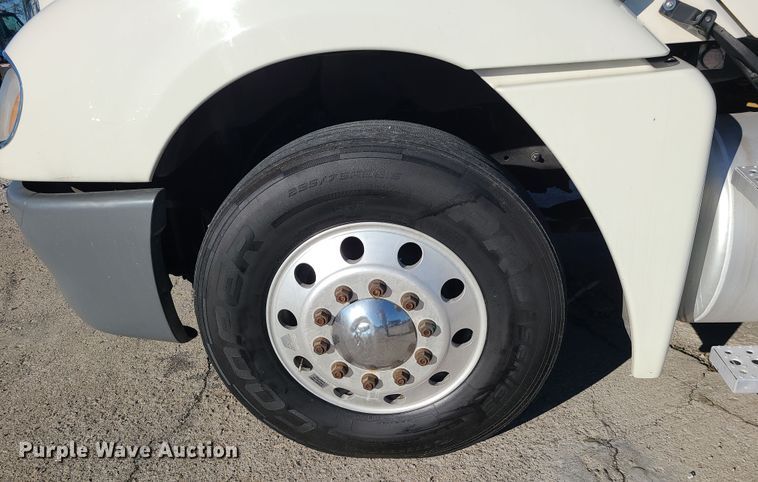 image for item DR7837 2010 Freightliner Columbia  semi truck