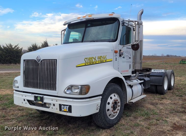 image for item EB9804 2005 International 9200i  semi truck