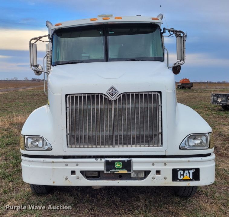 image for item EB9804 2005 International 9200i  semi truck