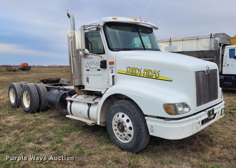 image for item EB9804 2005 International 9200i  semi truck