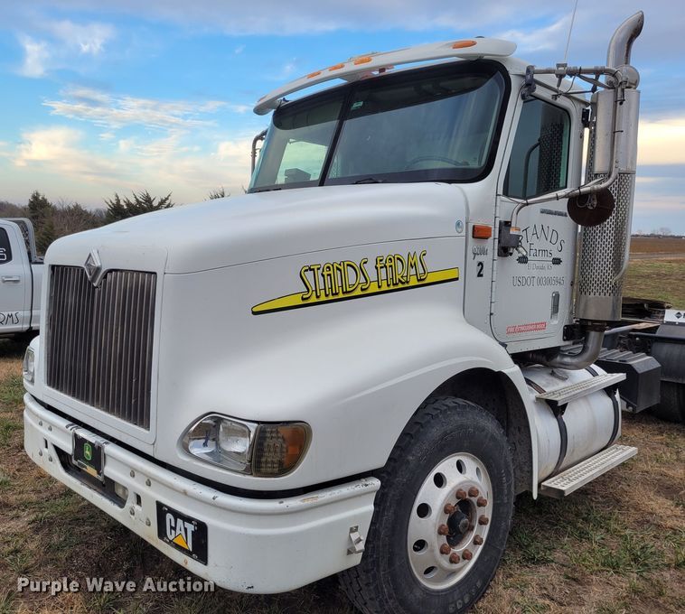 image for item EB9804 2005 International 9200i  semi truck