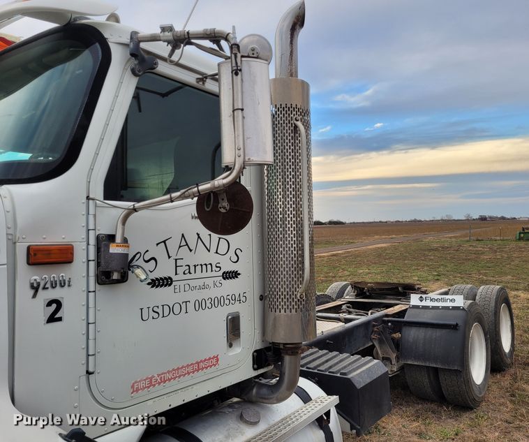 image for item EB9804 2005 International 9200i  semi truck