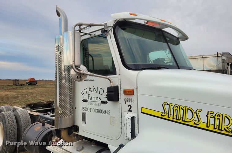 image for item EB9804 2005 International 9200i  semi truck