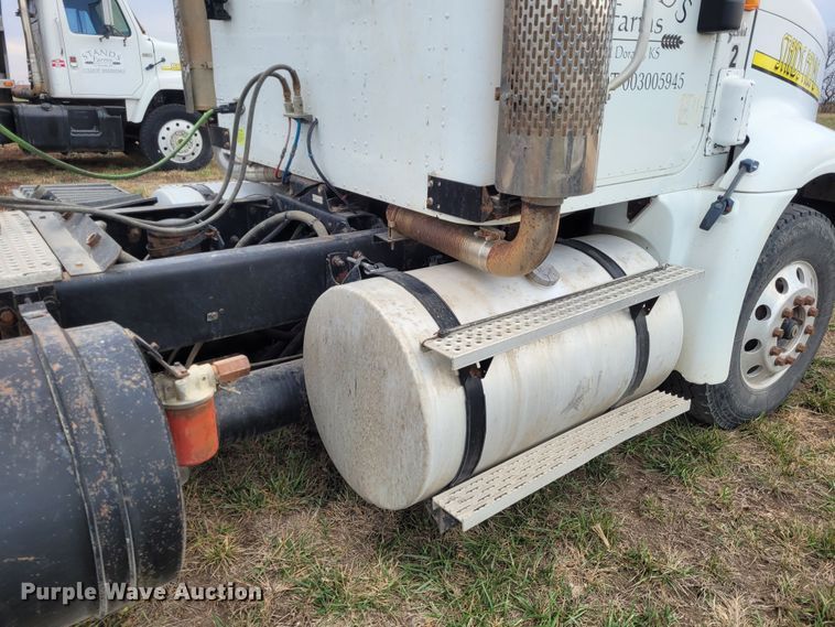 image for item EB9804 2005 International 9200i  semi truck