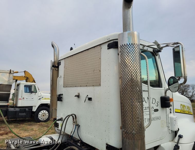 image for item EB9804 2005 International 9200i  semi truck