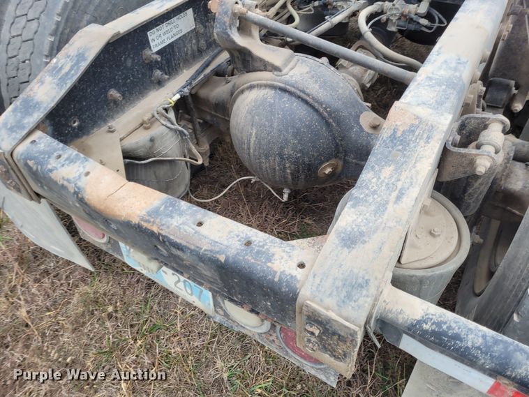 image for item EB9804 2005 International 9200i  semi truck