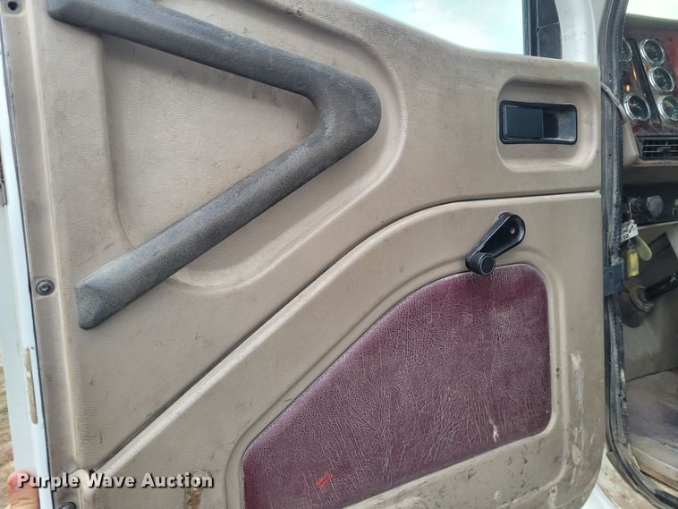 image for item EB9804 2005 International 9200i  semi truck