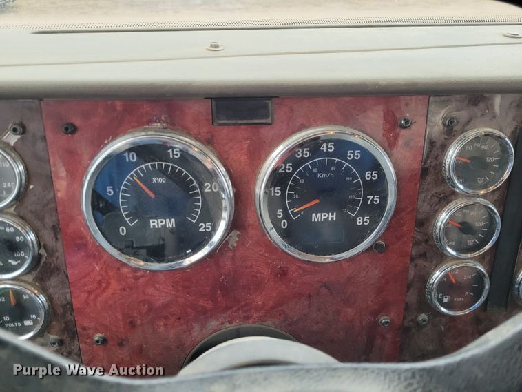 image for item EB9804 2005 International 9200i  semi truck