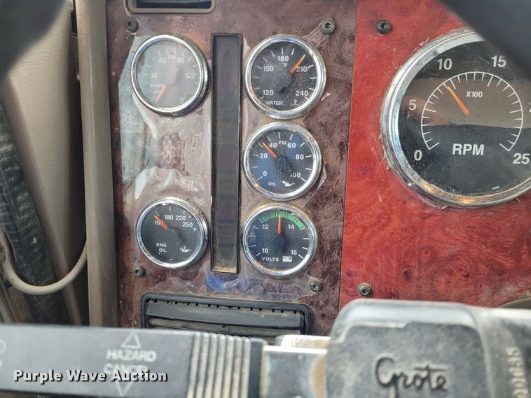 image for item EB9804 2005 International 9200i  semi truck