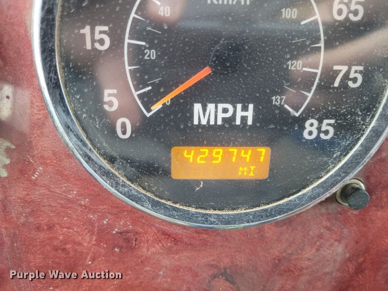 image for item EB9804 2005 International 9200i  semi truck