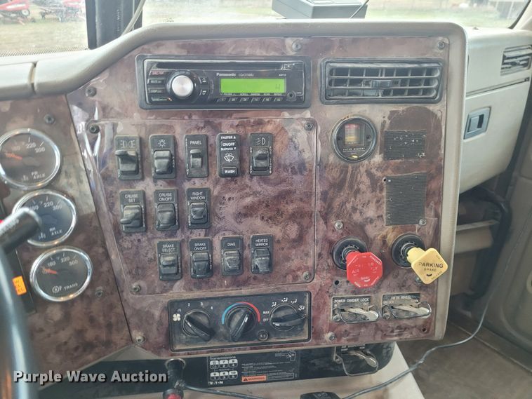 image for item EB9804 2005 International 9200i  semi truck