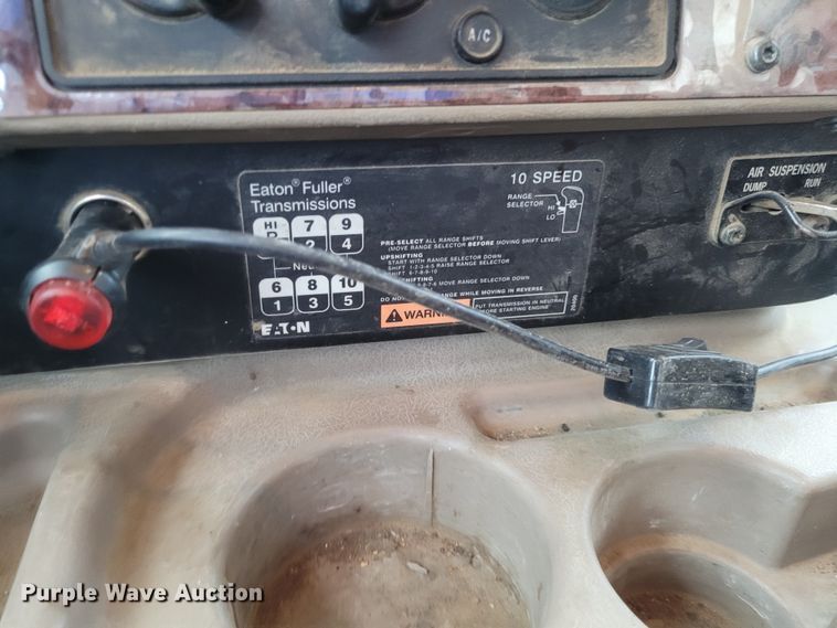 image for item EB9804 2005 International 9200i  semi truck