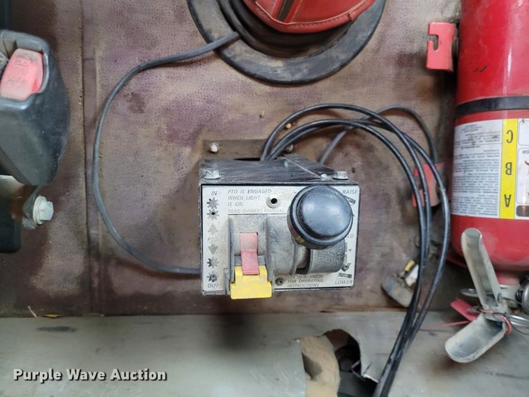 image for item EB9804 2005 International 9200i  semi truck