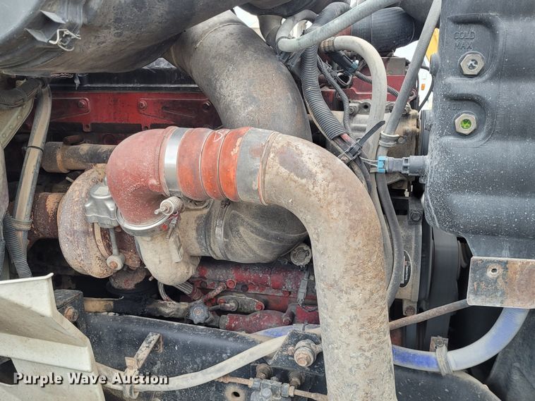 image for item EB9804 2005 International 9200i  semi truck