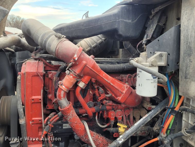 image for item EB9804 2005 International 9200i  semi truck