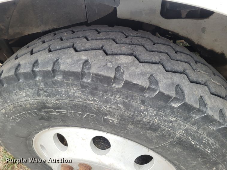 image for item EB9804 2005 International 9200i  semi truck