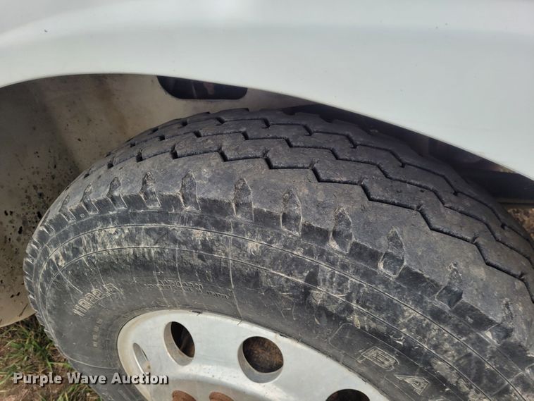 image for item EB9804 2005 International 9200i  semi truck