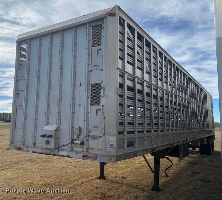 image for item EK9797 1992 M&W SAW48RDD  livestock trailer