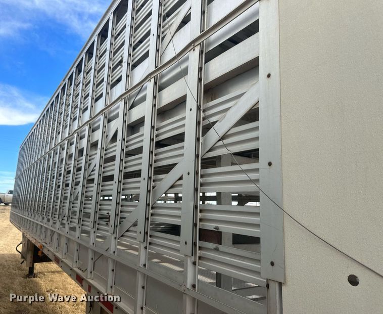 image for item EK9797 1992 M&W SAW48RDD  livestock trailer