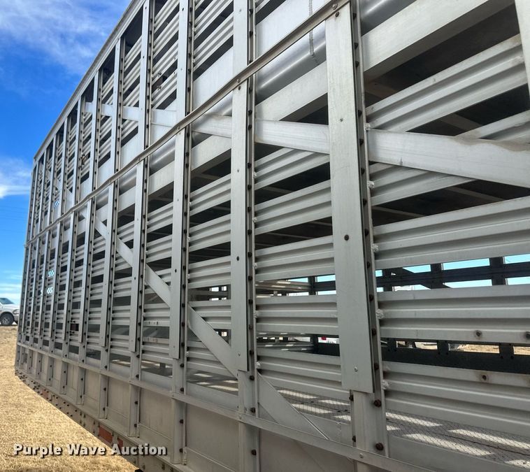 image for item EK9797 1992 M&W SAW48RDD  livestock trailer